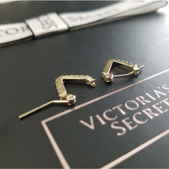 Victoria's Secret Earring and Bracelet Set - Picture 7 of 11